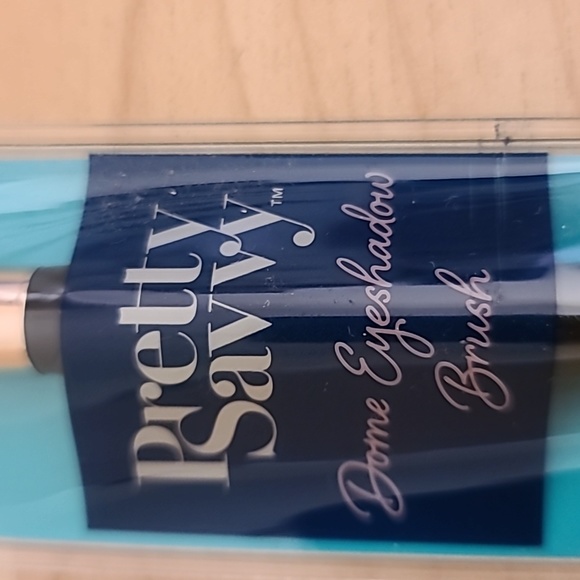 Pretty Savvy Eyeshadow Soft Flat Blending Brush - Picture 3 of 4